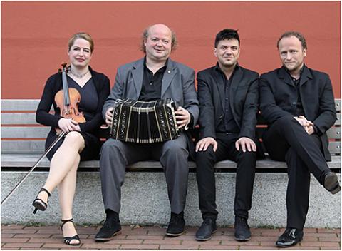 Das Quartett Auf der Sitzbank 